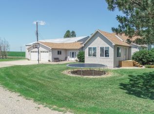 270 31st St, Hills, MN 56138