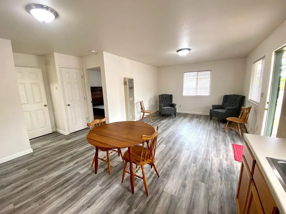 3305 R St — Photo 4