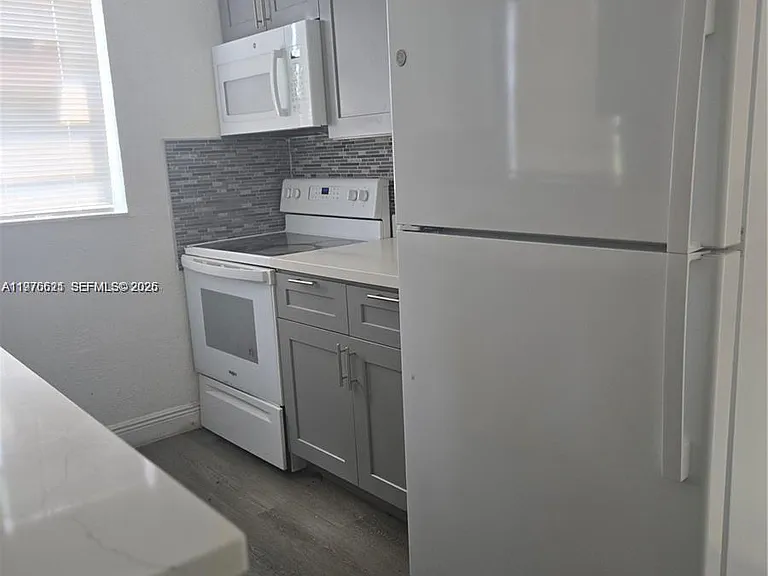 2111 NW 26th Ave — Photo 4