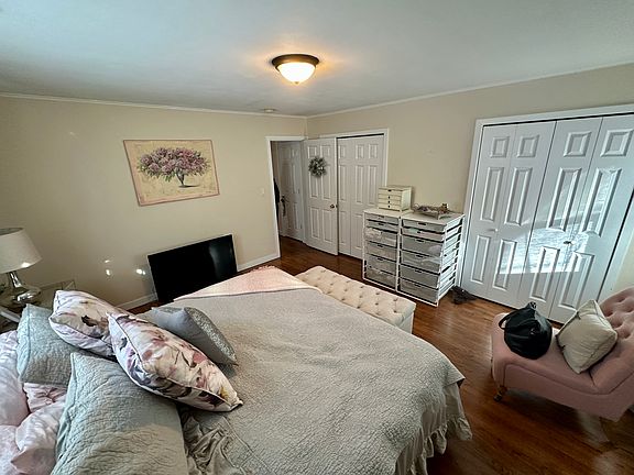 4th image of 11 Talmadge Ct Suite 1