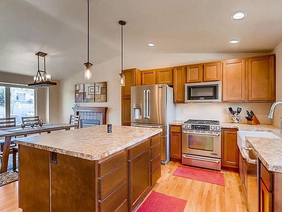 2nd image of 283 Dahlia Dr