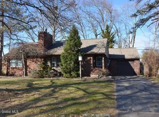 32 Forest Dr, Albany, NY 12205