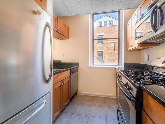 4th image of 186 Wayne St APT 328D