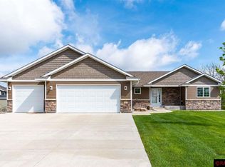 421 Crystal Cir, Mankato, MN 56001