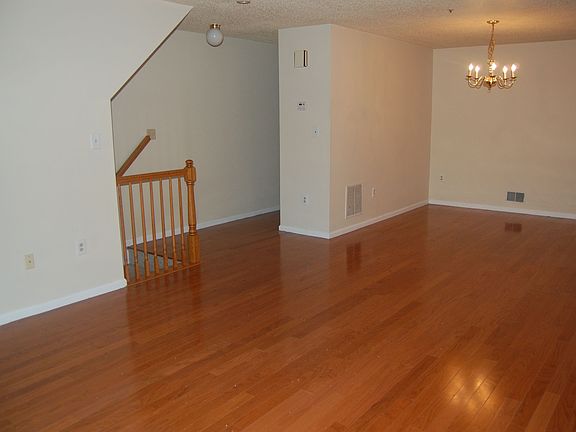 3rd image of 65 Vaughan Dr