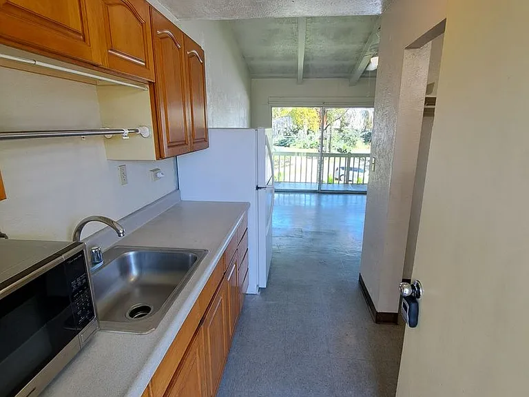 1303 Kalanianaole St #7 — Photo 9