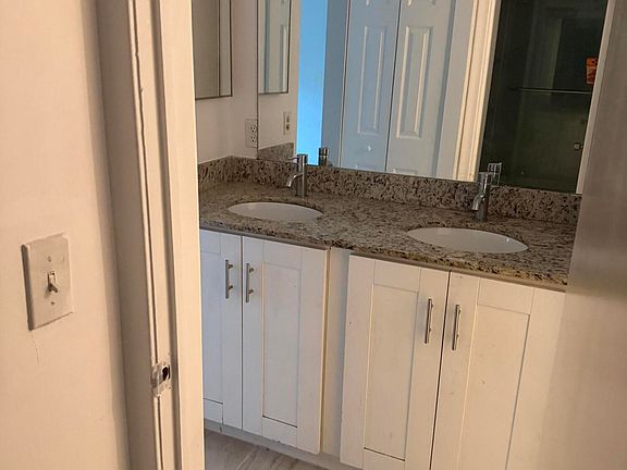 5th image of 4111 Stirling Rd APT 106