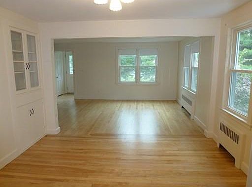 5th image of 23 Hillside Ave