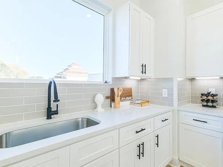 8323 Brecha Ln — Photo 13