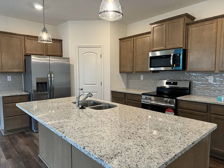 8102 Gateway Run Rd — Photo 3