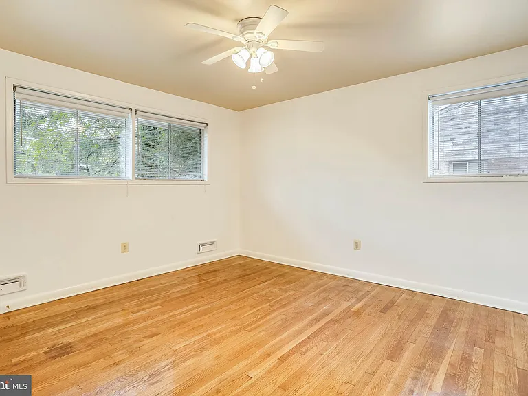 6048 Rossmore Dr — Photo 9