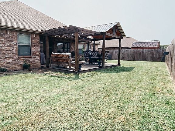 3rd image of 906 Sedgwick Dr