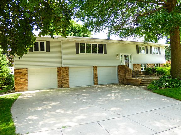2nd image of 1408 Meadow Brook Ln