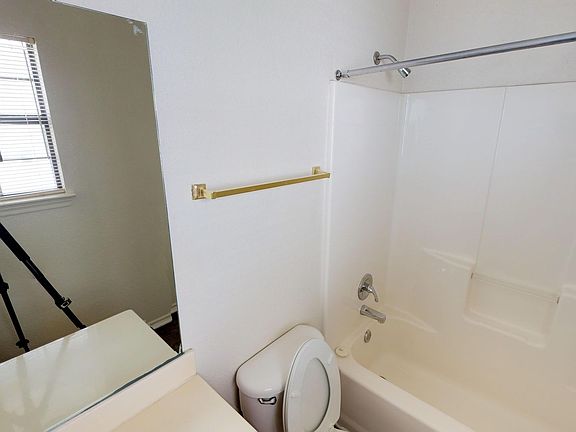 5th image of 1016 W Mulberry St #1