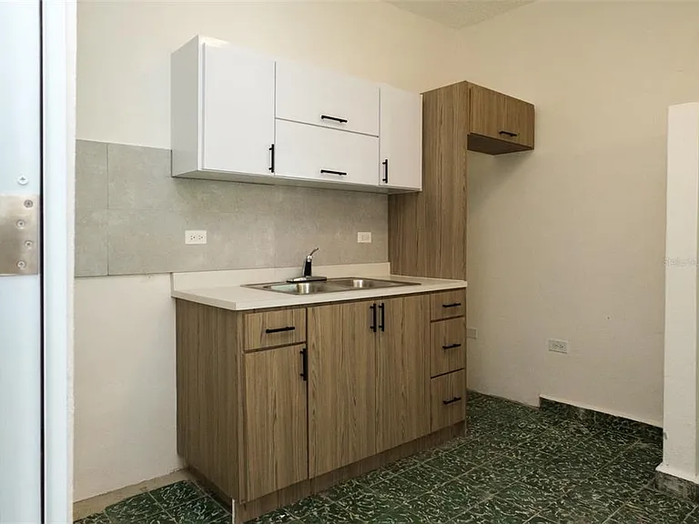 1041B Luis Cordova Chirino Ext — Photo 3