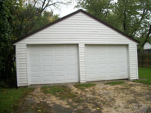 2nd image of 909 N Hughes Ave