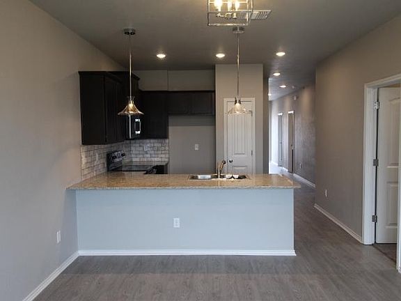 4th image of 223 Valley Dr