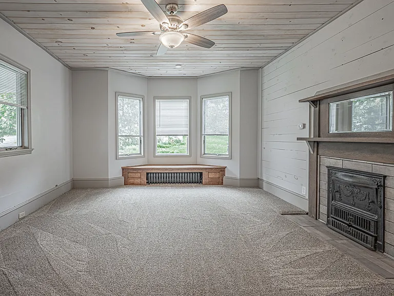 4252 Hartland Rd — Photo 16