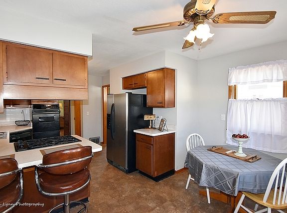 4th image of 409 E Park Ave