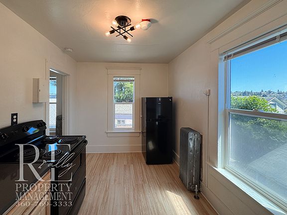 5th image of 902 Pleasant Ave APT 4