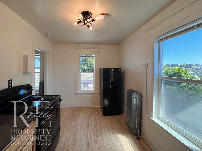902 Pleasant Ave — Photo 5