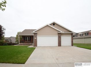 8118 Renatta Dr, Lincoln, NE 68516