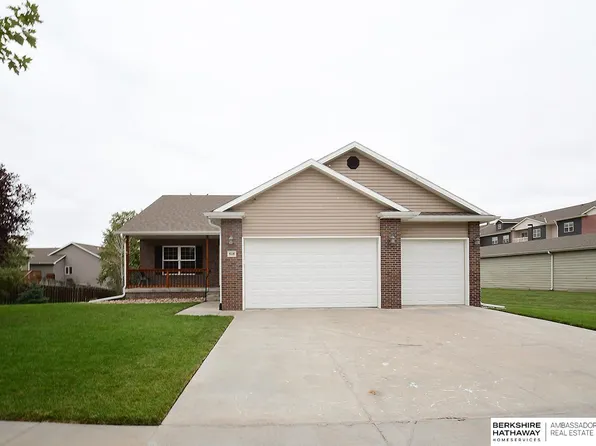 8118 Renatta Dr, Lincoln, NE 68516