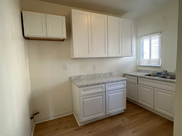 1123 W 85th St #B, Los Angeles, CA 90044