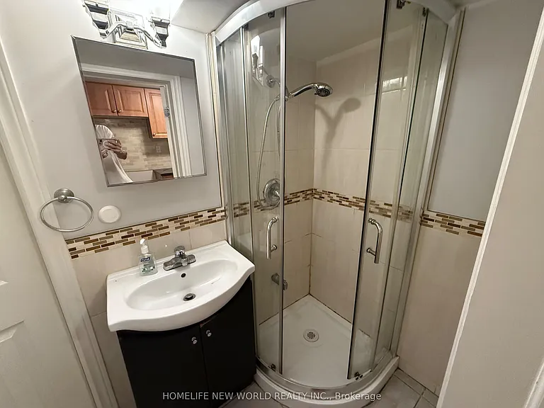 63 Lehar Cres — Photo 36