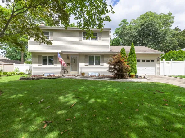 12 Newtown Lane, Melville, NY 11747