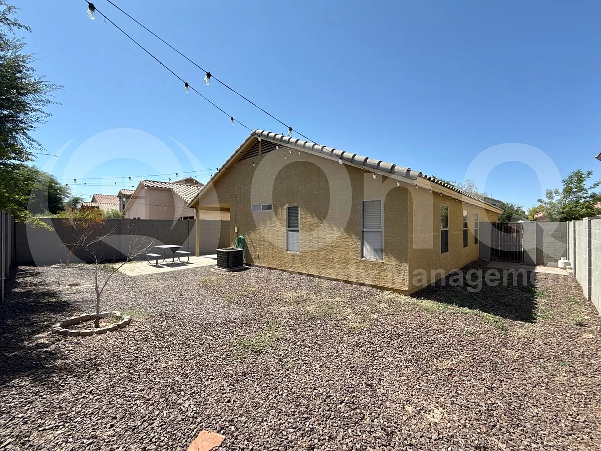 3 bed, 2.0 bath, 1591 sqft, $1,999 — Photo 3