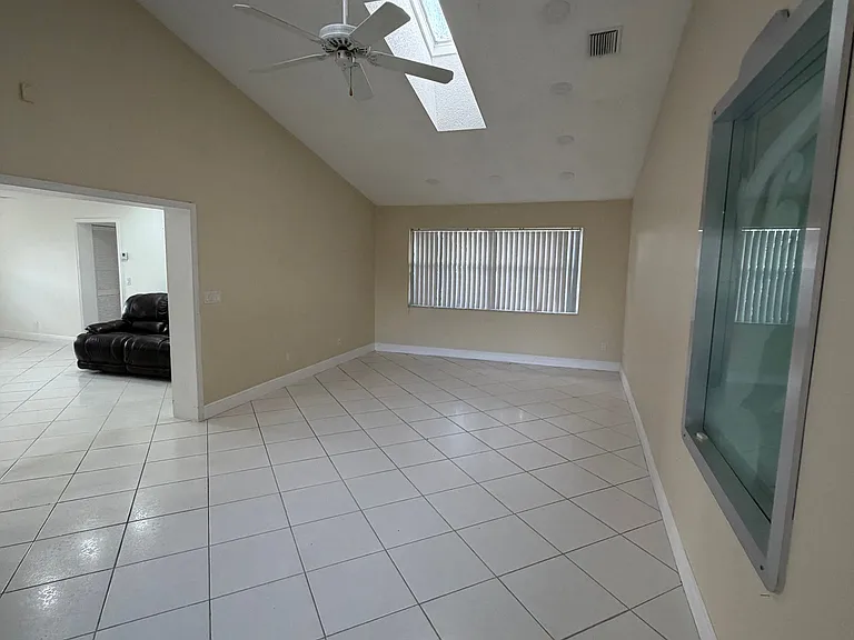 19323 Carolina Cir — Photo 9