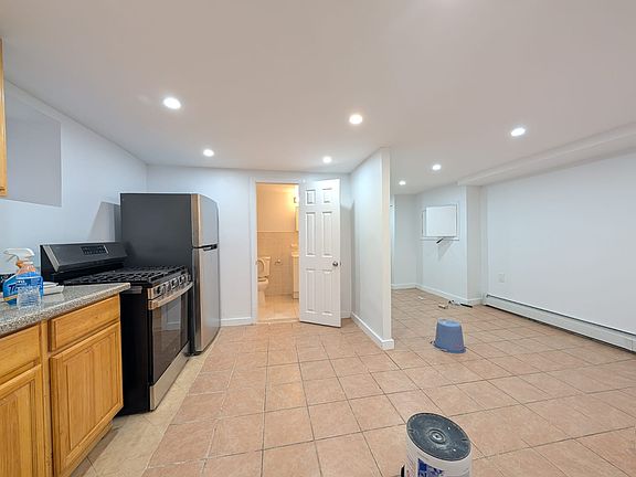 3rd image of 308 E 45th St Floor 2