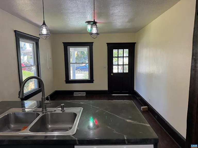 504 12th St NW — Photo 3