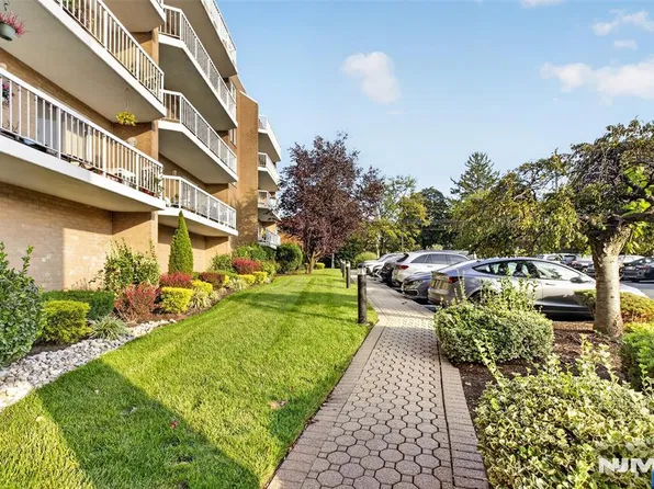 38 Moonachie Road #315, Hackensack, NJ 07601