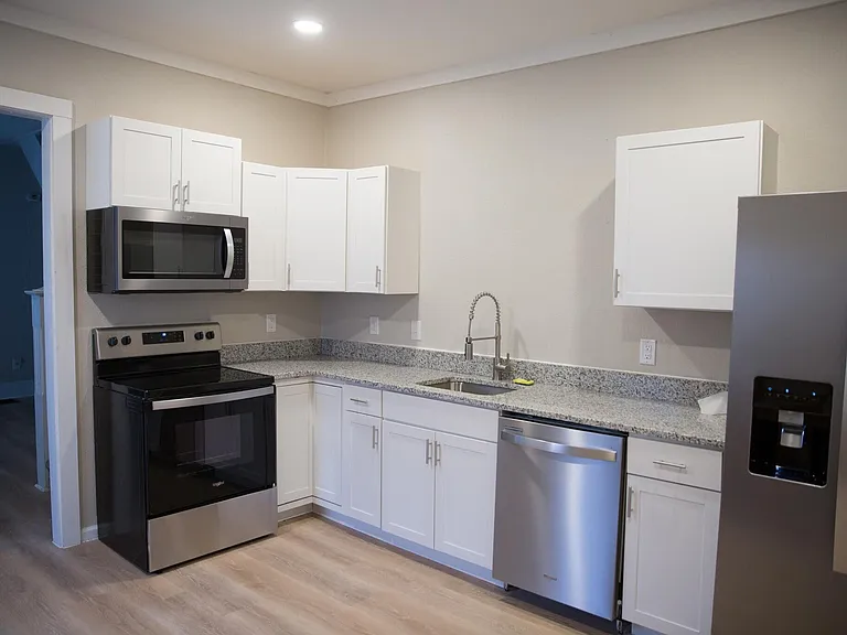 4052 Cornelius Ave — Photo 4