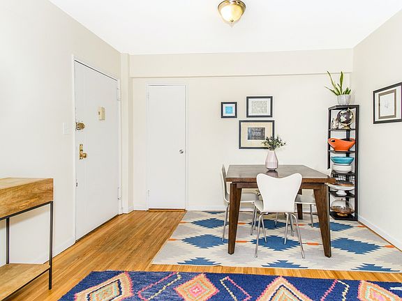 3rd image of 3210 Arlington Ave APT 2C