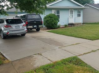 910 W Zeller St, North Liberty, IA 52317