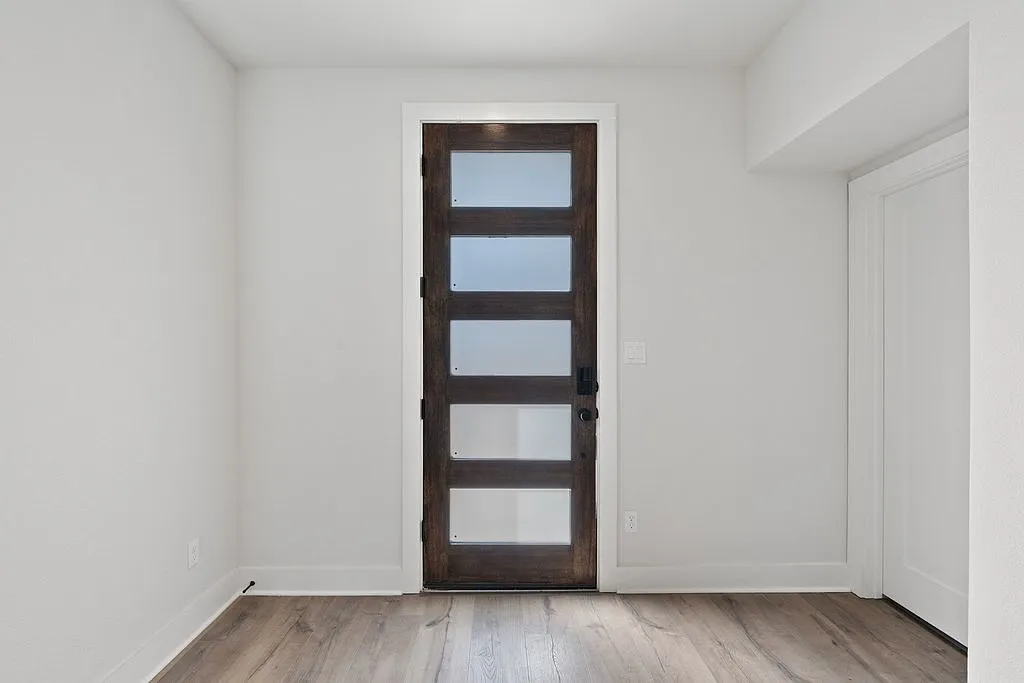 4 bed, 2349 sqft, $3,190 — Photo 3