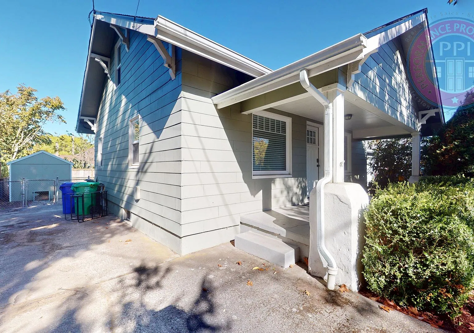 Desirable Kenton Bungalow, Newly Updated, RV Parking, Large Backyard, Raised Garden Beds, Pet Fri... — Photo 2