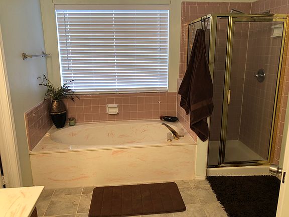 3rd image of 2801 Lois Ln