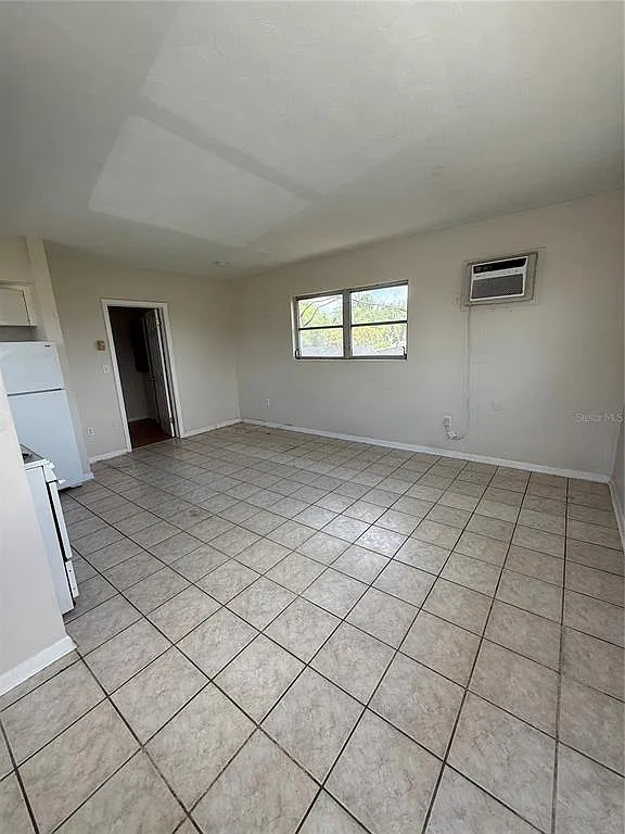 Studio, 1.0 bath, 420 sqft, $1,000 — Photo 3