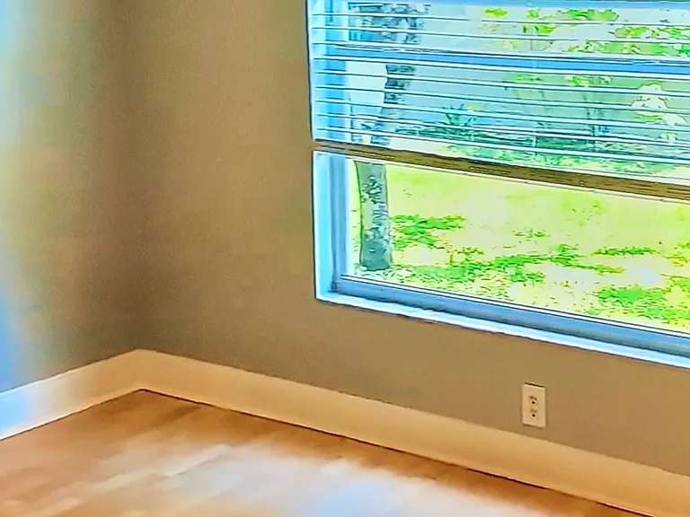 Middle Bedroom