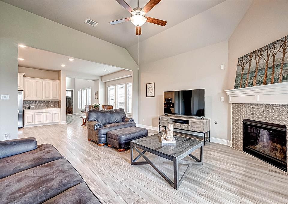 1st image of 2542 Amethyst Isle Ln