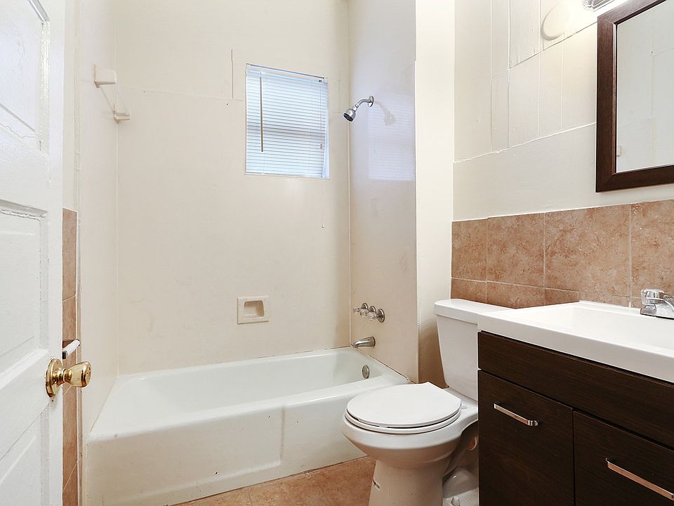 1st image of 528 Ptolemy St