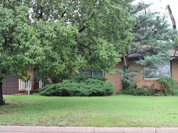 5 Faircrest Dr, Hutchinson, KS 67502