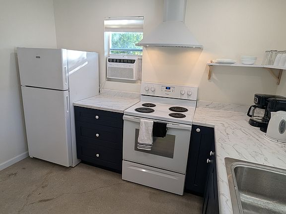 4th image of 308 Halliday Ave #C