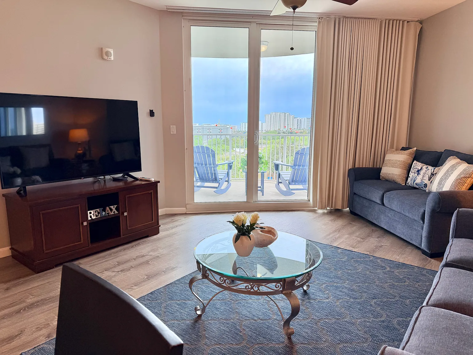 2 bed, 970 sqft, $3,000 — Photo 3