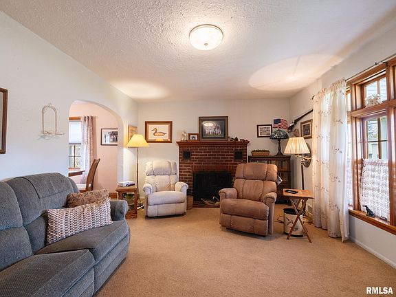 5th image of 208 W Missouri St