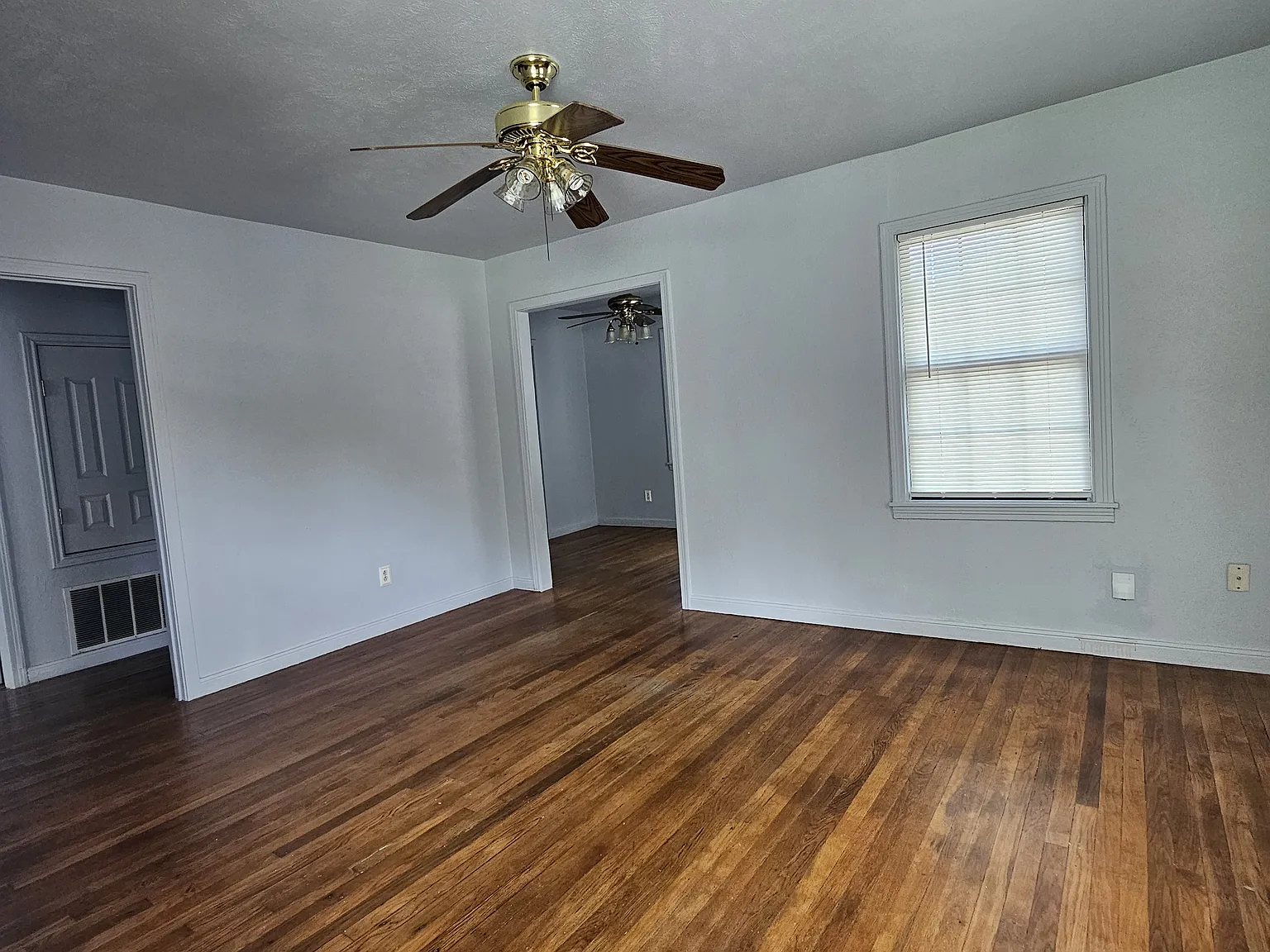 Thomas Ln, River Oaks — Photo 2